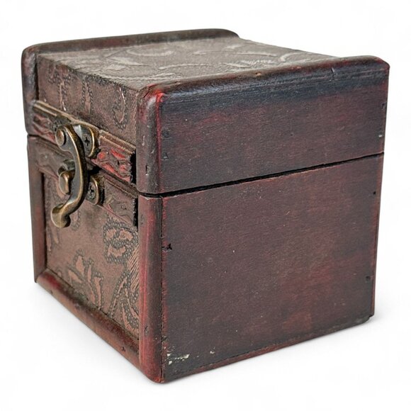 Vintage Decorative Wooden Treasure Box With Intricate Paisley Design & Ornate Me - Picture 3 of 8